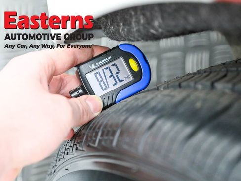 Used 2024 Chrysler Pacifica Touring-L image 27