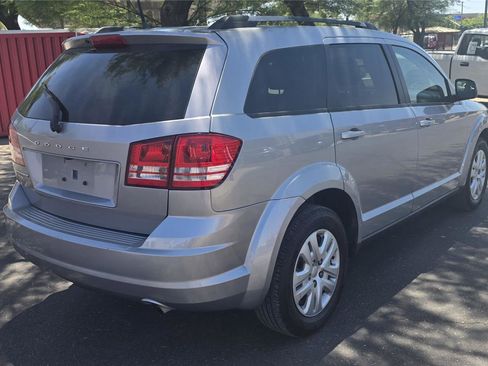 Used 2019 Dodge Journey SE FWD image 5