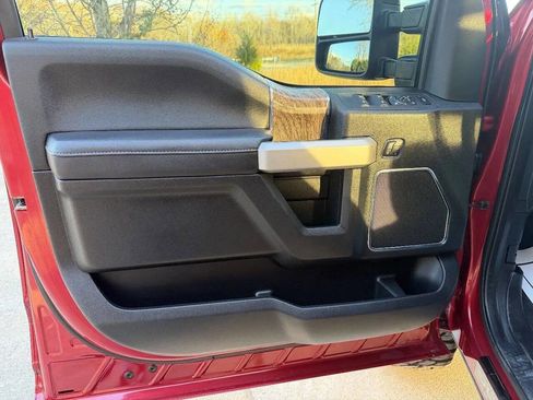 Used 2019 Ford F250 Lariat image 12