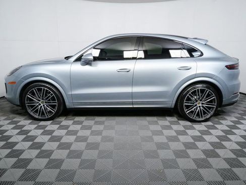 Certified 2022 Porsche Cayenne Turbo image 2