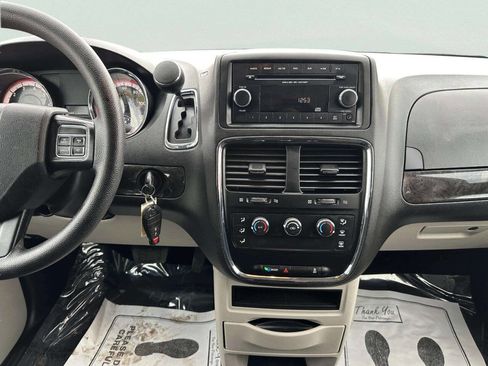 Used 2016 Dodge Grand Caravan American Value Package image 18