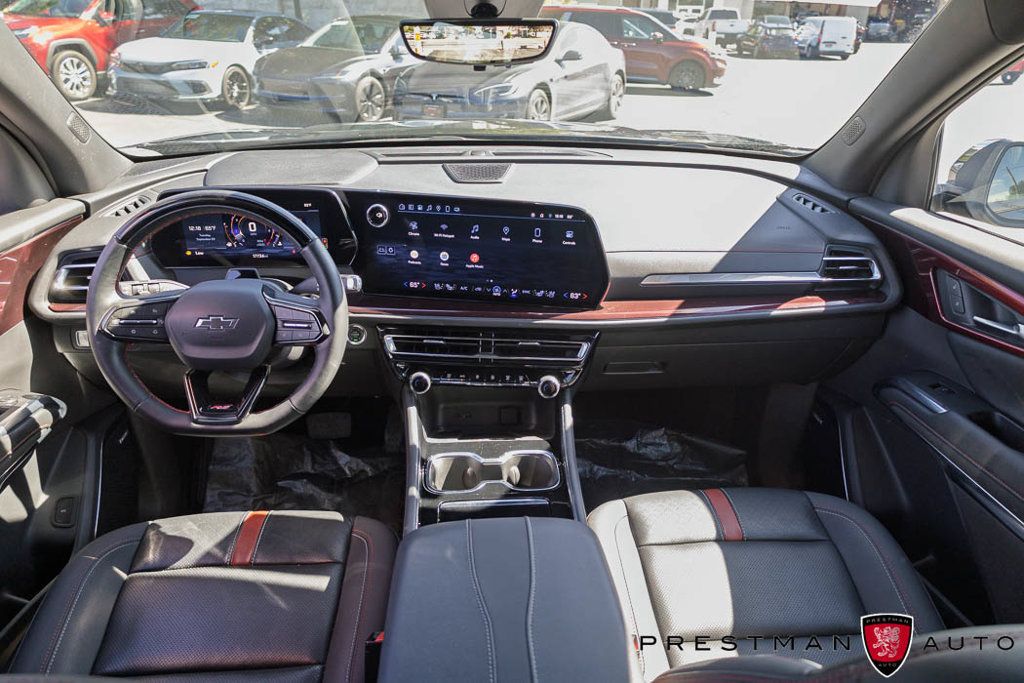 Used 2025 Chevrolet Traverse RS FWD image 37