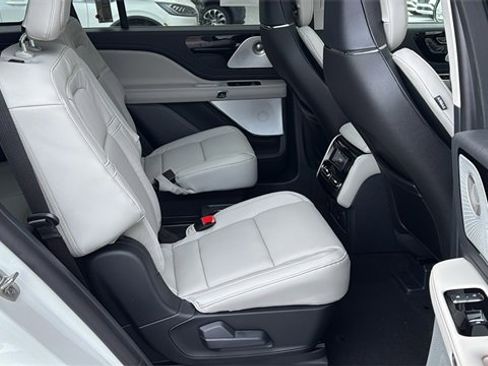New 2026 Lincoln Aviator Reserve image 11