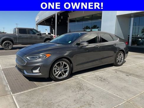 Used 2020 Ford Fusion Titanium image 2