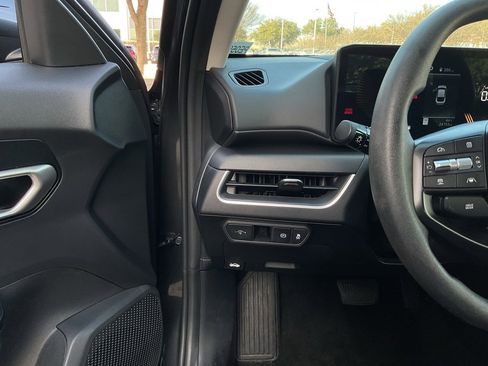 Used 2025 Kia K4 LXS image 27