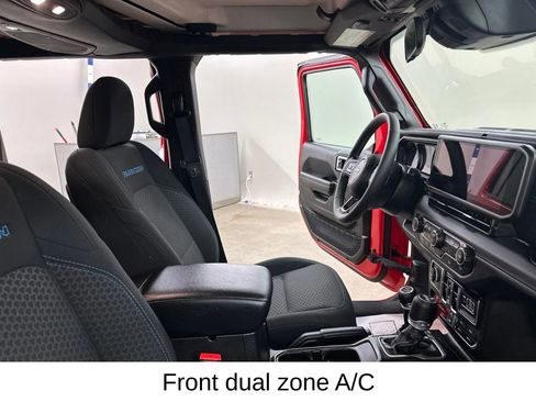 Used 2025 Jeep Wrangler Unlimited Rubicon 4xe w/ Convenience Group AWD/4WD image 22