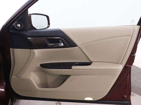 Used 2016 Honda Accord EX-L image 9