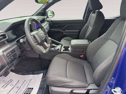 Used 2025 Toyota Tacoma SR5 AWD/4WD image 9