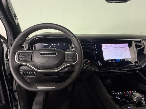 Used 2023 Jeep Wagoneer Series III w/ Convenience Group I AWD/4WD image 13