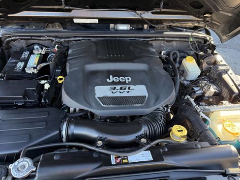 Used 2013 Jeep Wrangler Sport image 27