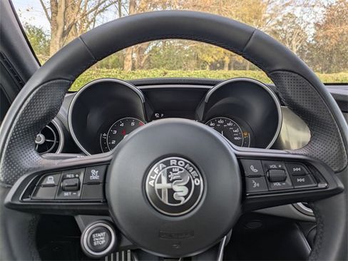 Used 2022 Alfa Romeo Giulia Ti image 13