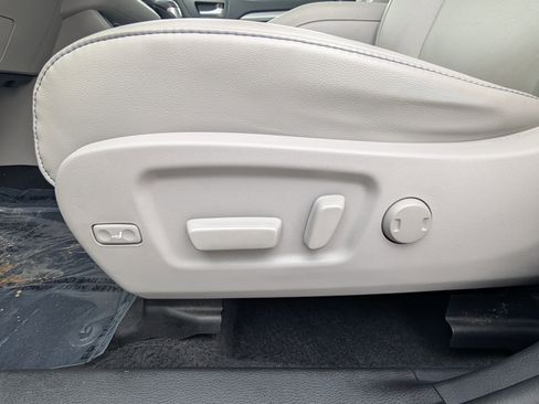 Used 2019 Toyota Highlander XLE image 21