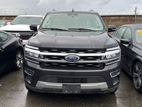 Used 2024 Ford Expedition Limited image 3