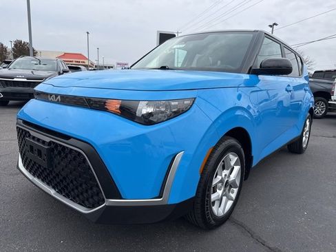 Used 2023 Kia Soul S image 3