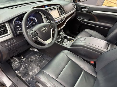 Used 2018 Toyota Highlander XLE image 10