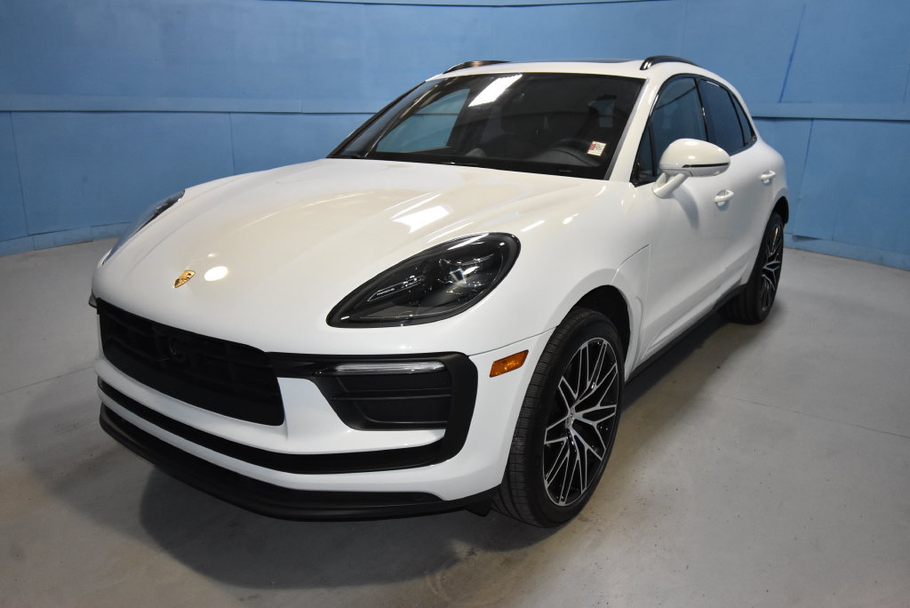 Certified 2026 Porsche Macan AWD/4WD image 1