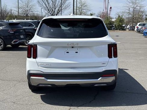 Used 2025 Kia Sorento EX w/ EX Panoramic Sunroof Package image 3