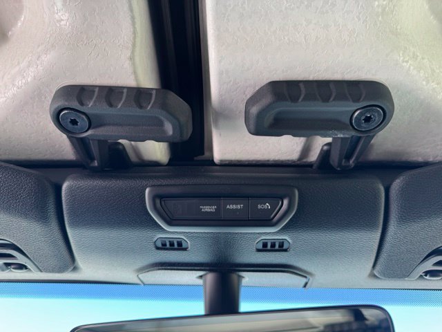 Used 2023 Jeep Wrangler Unlimited w/ Cold Weather Group AWD/4WD image 31