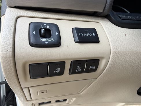 Used 2013 Lexus LS 460 w/ Comfort Pkg RWD image 15