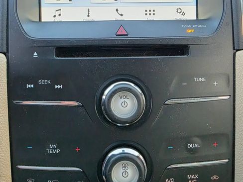 Used 2016 Ford Taurus SEL w/ Equipment Group 201A AWD/4WD image 17