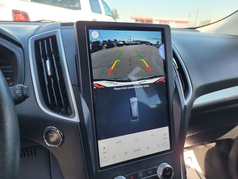 Used 2024 Ford Edge SEL image 17