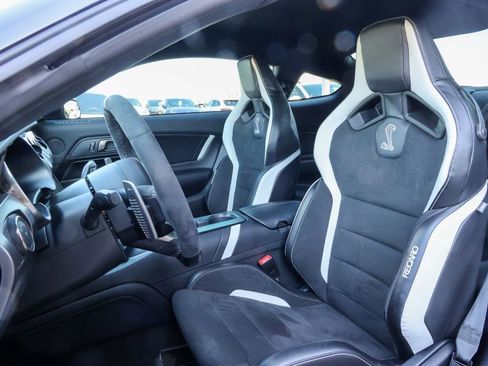 Used 2021 Ford Mustang Shelby GT500 w/ Technology Package image 43