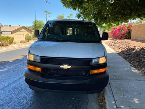 Used 2022 Chevrolet Express 2500 w/ Enhanced Convenience Package RWD image 3