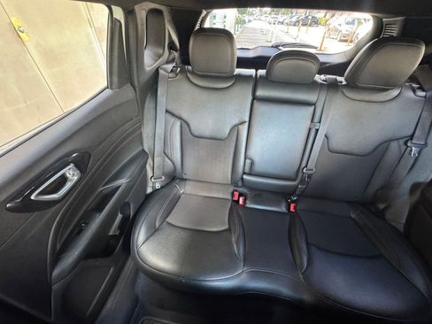 Used 2025 Jeep Compass Trailhawk image 38