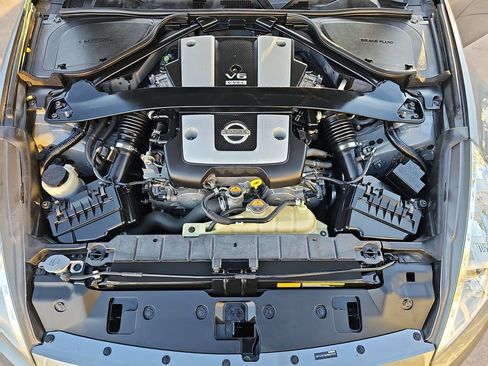 Used 2017 Nissan 370Z w/ Sport Package image 31