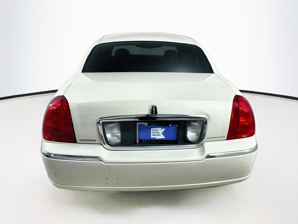 Used 2007 Lincoln Town Car Signature Limited RWD image 6