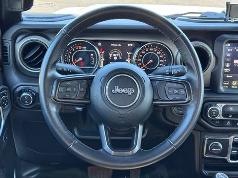 Used 2021 Jeep Gladiator Overland AWD/4WD image 8