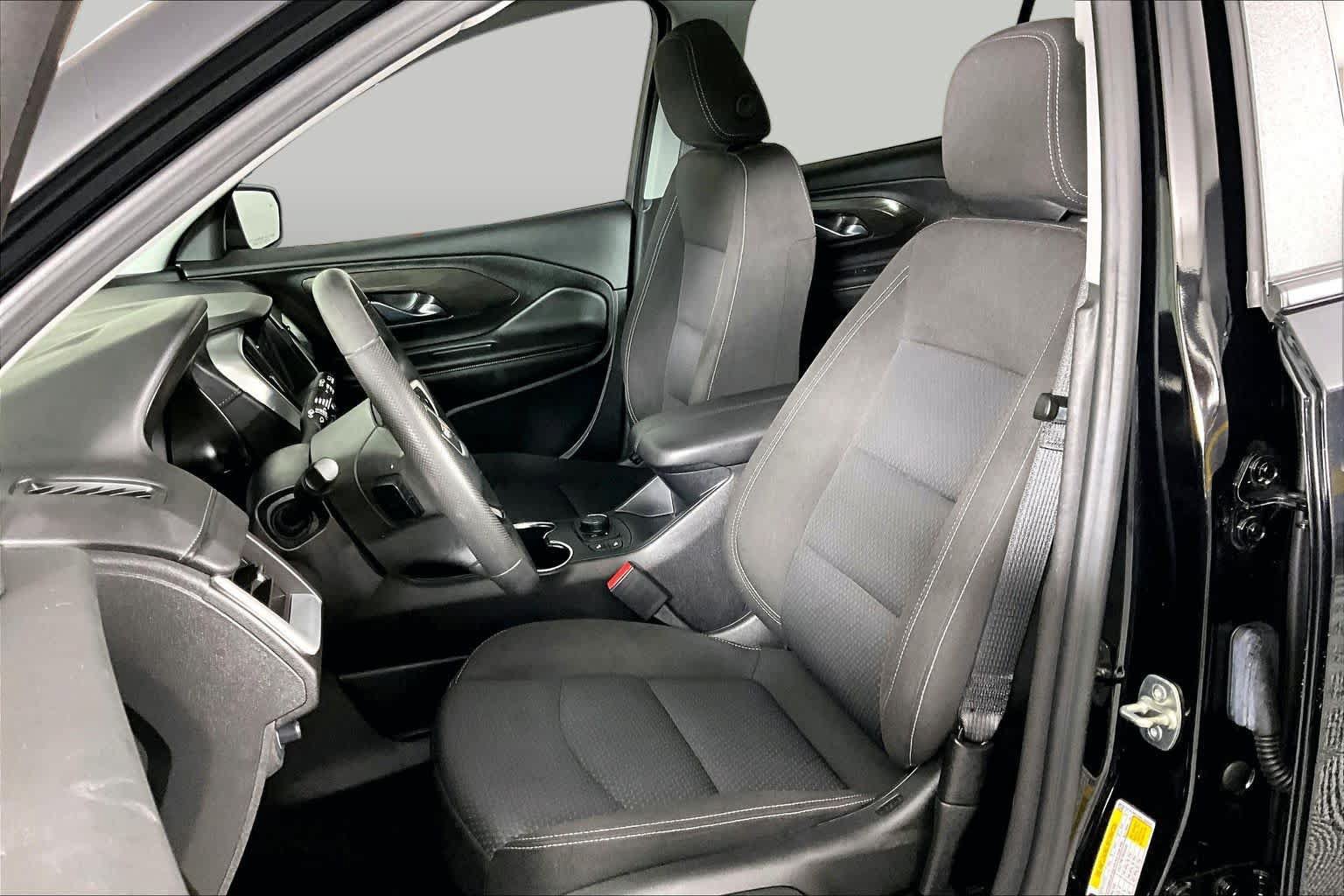 Used 2024 GMC Terrain SLE w/ Driver Convenience Package FWD image 8