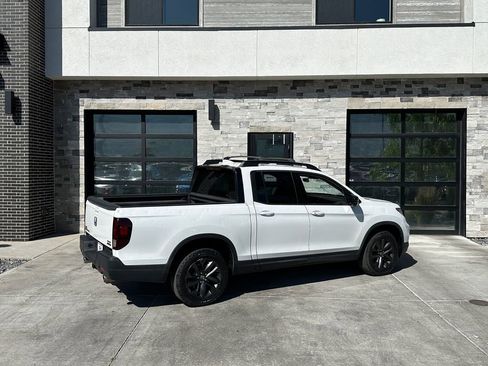 Used 2021 Honda Ridgeline Sport image 2