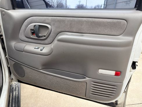 Used 1999 Chevrolet Suburban 4WD w/ Preferred Equipment Group 3 image 26