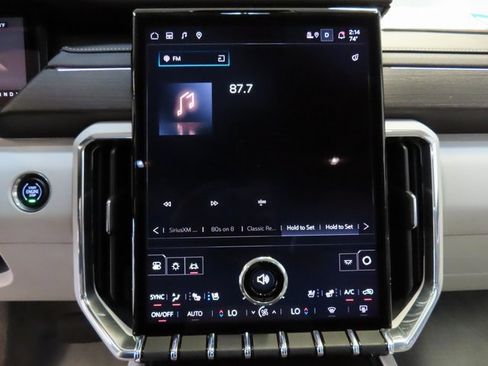 Used 2024 GMC Acadia Denali image 25