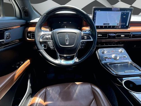 Used 2022 Lincoln Nautilus Reserve AWD/4WD image 5