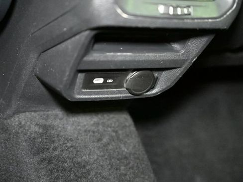 Used 2024 Volkswagen Tiguan SE image 53