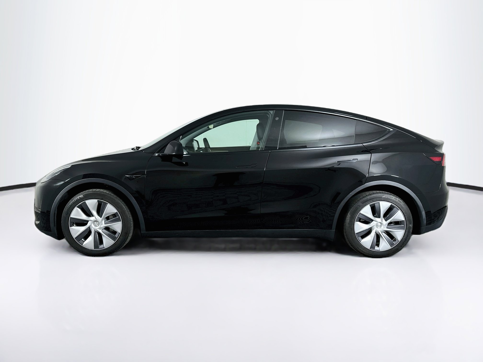 Used 2023 Tesla Model Y AWD image 4
