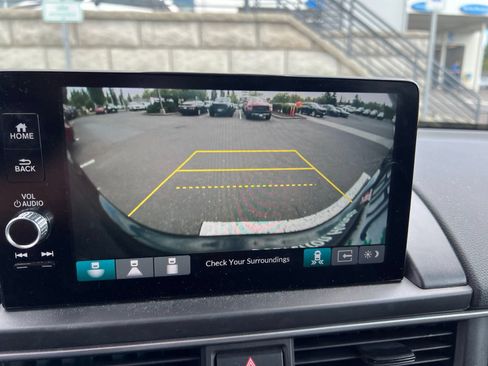 Used 2023 Honda Pilot Touring image 9