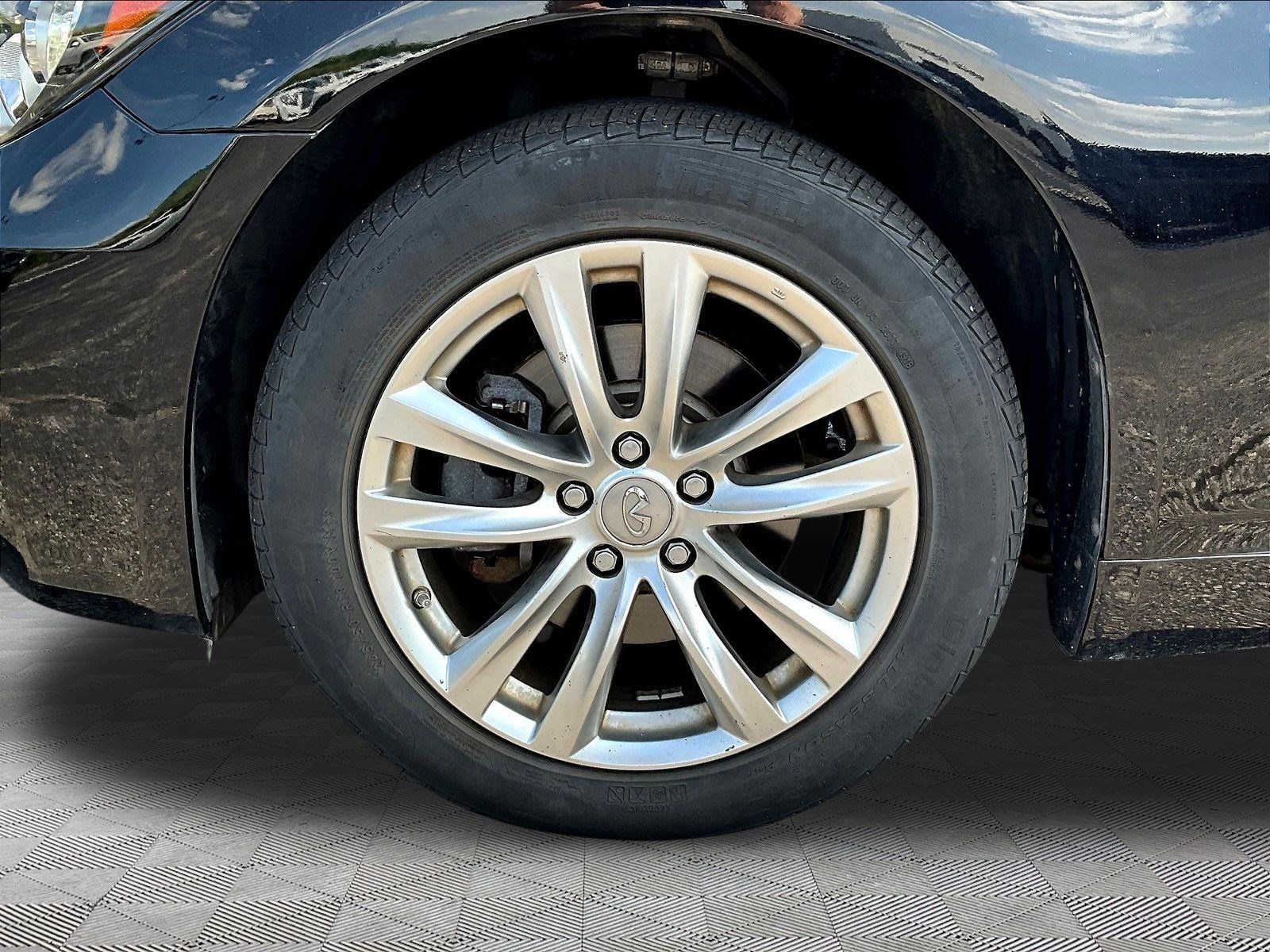 Used 2017 INFINITI Q70 3.7 AWD/4WD image 32