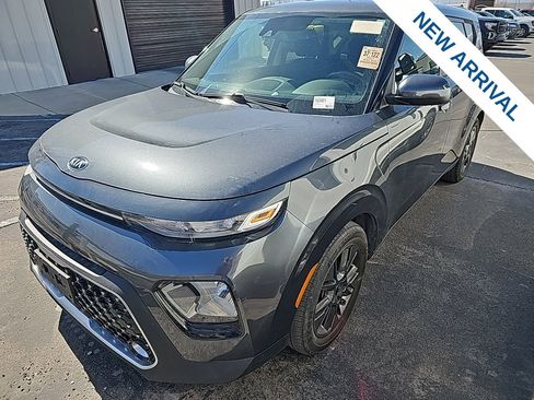 Used 2021 Kia Soul EX image 2