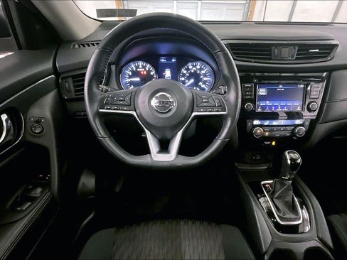 Used 2018 Nissan Rogue SV image 5