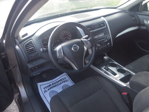 Used 2014 Nissan Altima 2.5 S w/ Sport Value Package image 7