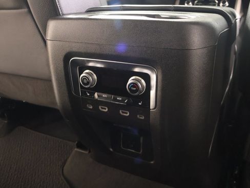 Used 2024 GMC Yukon Denali w/ Denali Reserve Package AWD/4WD image 18
