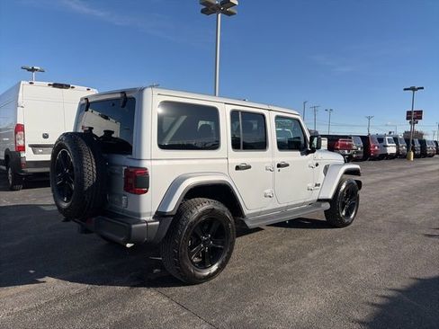Used 2022 Jeep Wrangler Unlimited Sahara image 5
