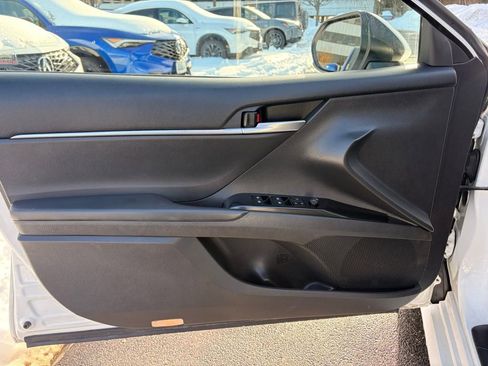Used 2018 Toyota Camry LE image 29
