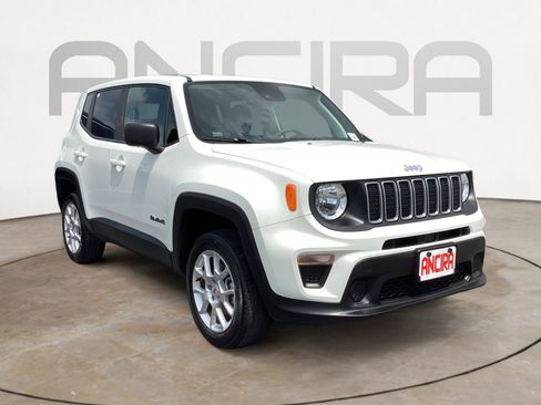 Used 2023 Jeep Renegade Latitude AWD/4WD image 5