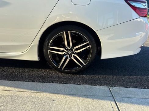 Used 2016 Honda Accord Sport image 9