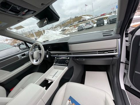 Used 2024 Hyundai Santa Fe Limited image 11