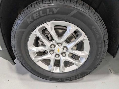 Used 2021 Chevrolet Traverse LT image 3